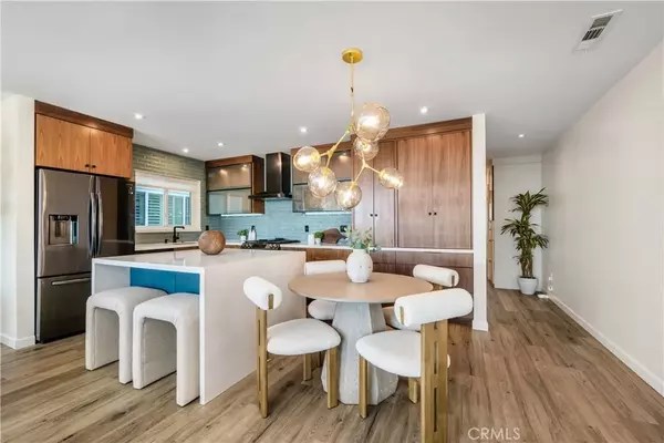 Long Beach, CA 90803,3901 E Livingston Drive #402