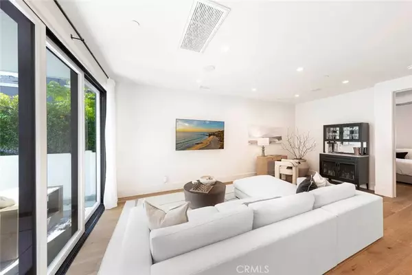 Corona Del Mar, CA 92625,513 Jasmine #B