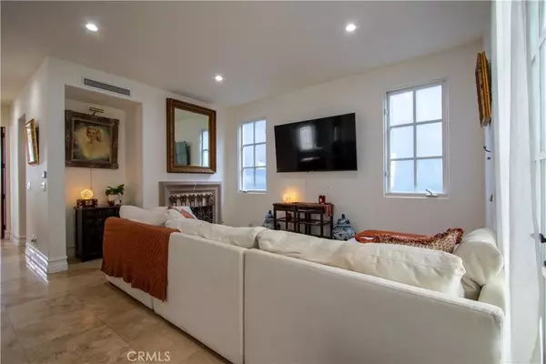 Corona Del Mar, CA 92625,407 Goldenrod