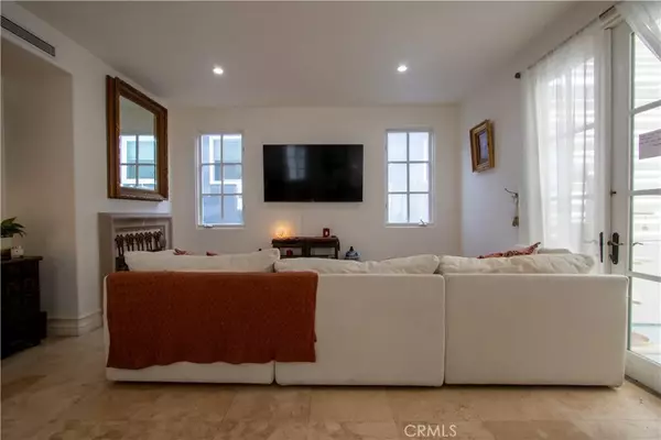 Corona Del Mar, CA 92625,407 Goldenrod