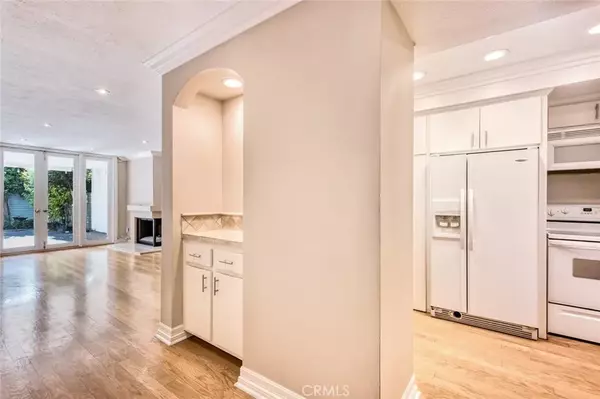 Corona Del Mar, CA 92625,737 Avocado Avenue #106