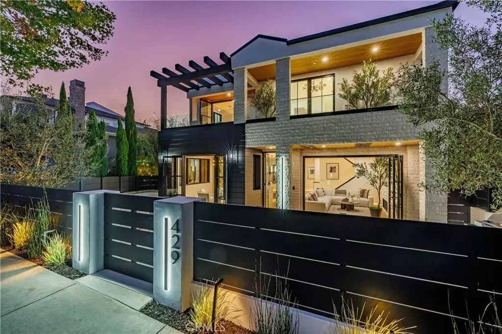 Corona Del Mar, CA 92625,429 Dahlia Ave