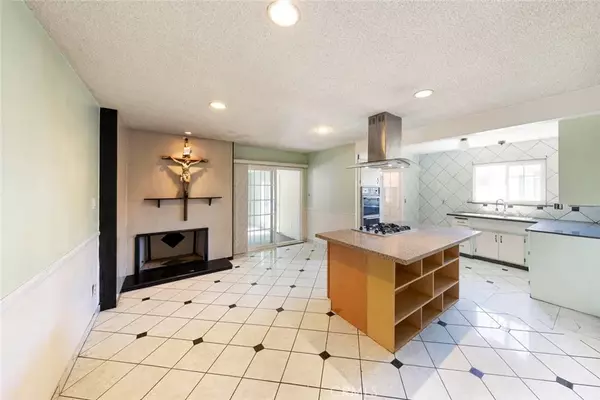 Carson, CA 90745,24420 Fries