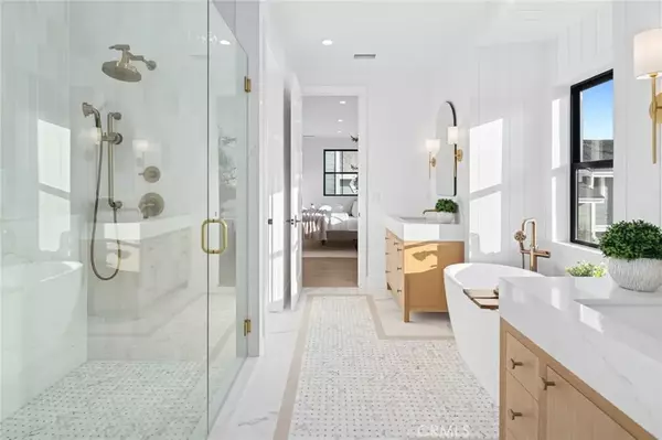 Costa Mesa, CA 92627,275 Walnut