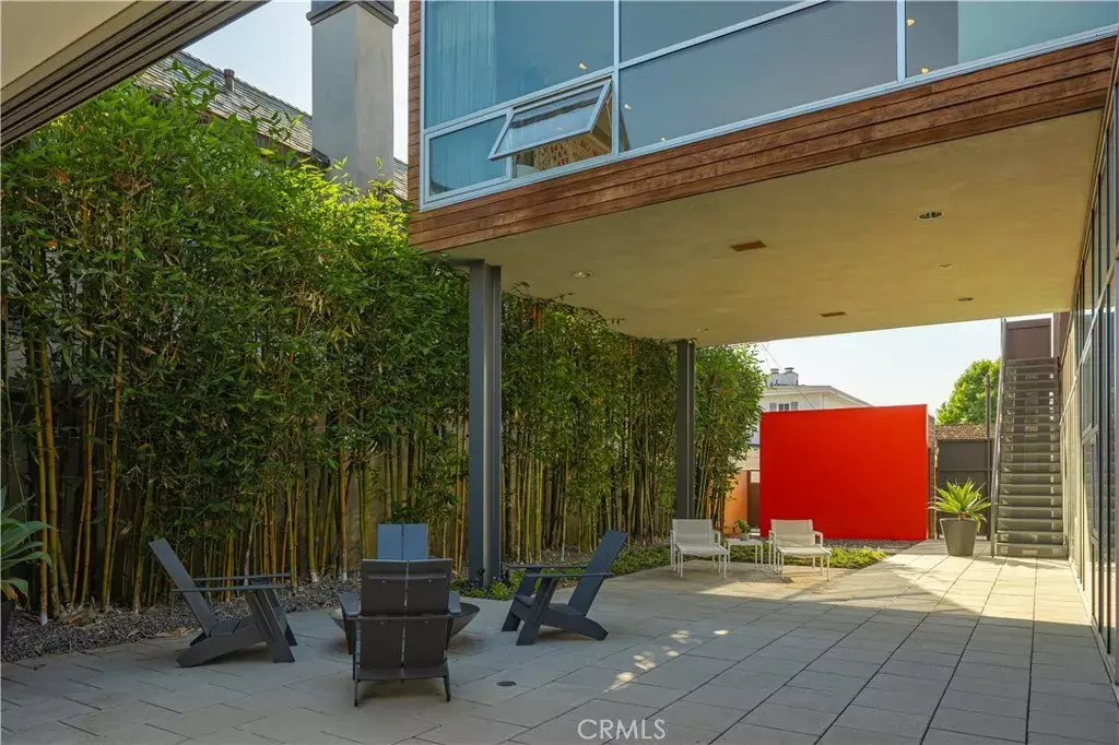 Newport Beach, CA 92663,519 Santa Ana