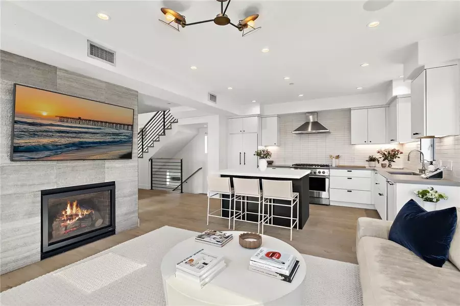 210 Orange Street, Newport Beach, CA 92663