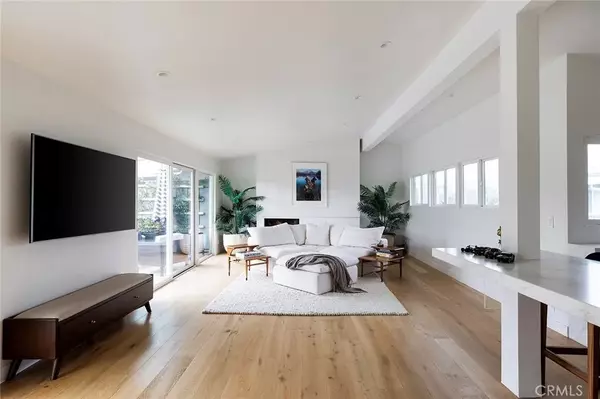 1504 Westcliff Drive #5, Newport Beach, CA 92660