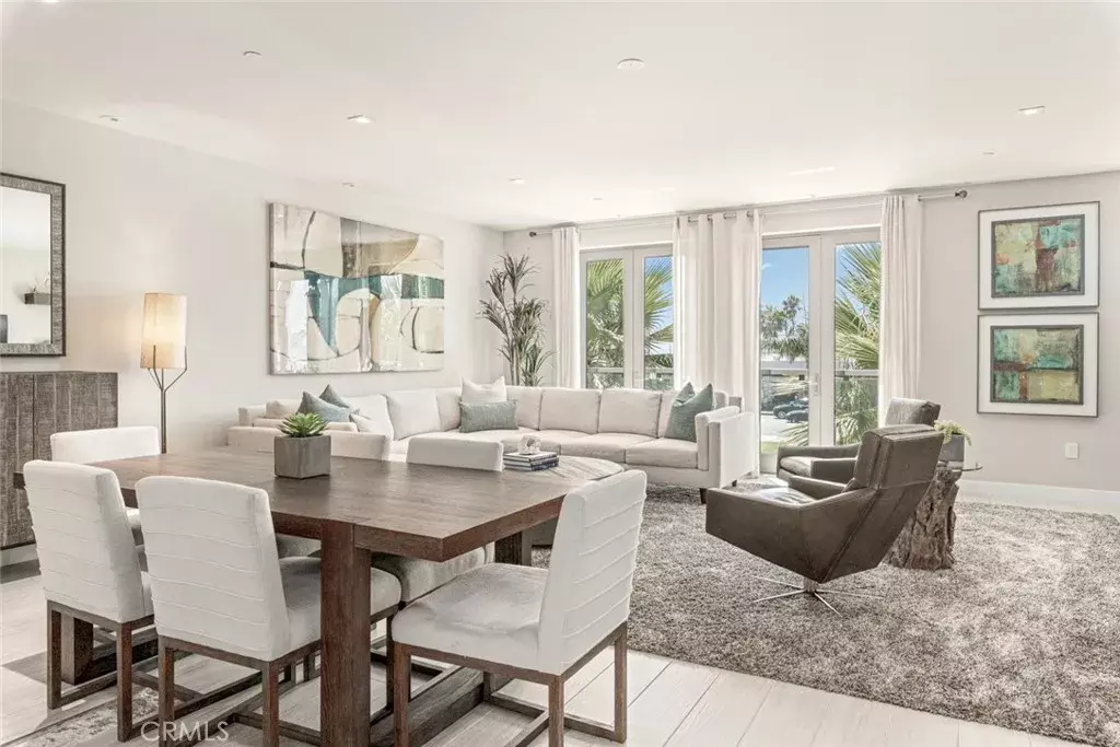 Newport Beach, CA 92663,2280 Newport Boulevard #203