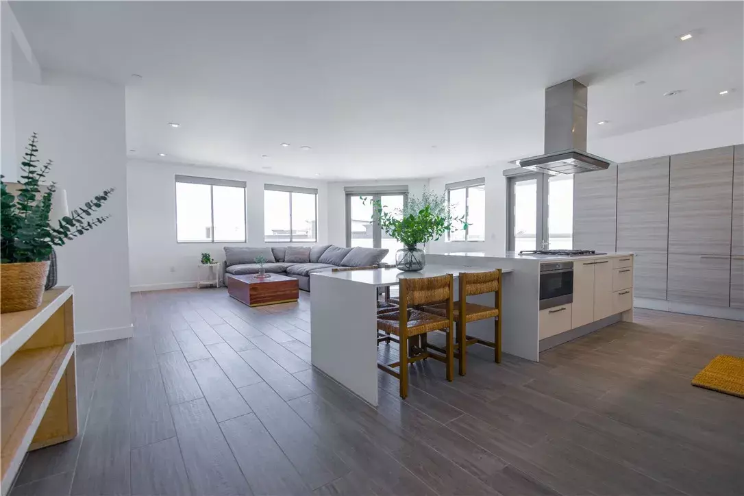 Newport Beach, CA 92663,2210 Newport Boulevard #302