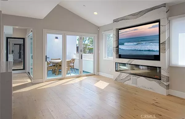 Corona Del Mar, CA 92625,503 Poinsettia