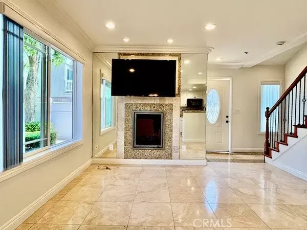 Costa Mesa, CA 92627,686 W PARK Drive #B2