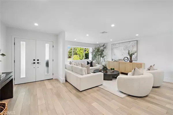 Huntington Beach, CA 92649,5262 Glenroy Dr