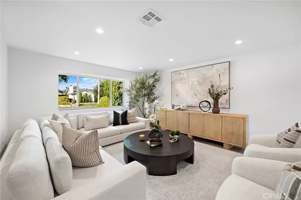 Huntington Beach, CA 92649,5262 Glenroy Dr