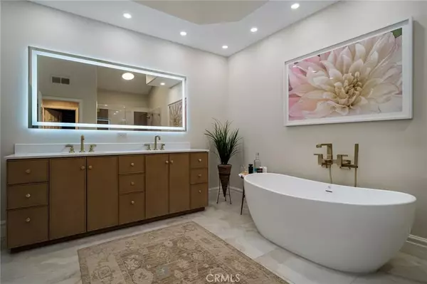 Palm Desert, CA 92211,207 Bouquet Canyon Drive