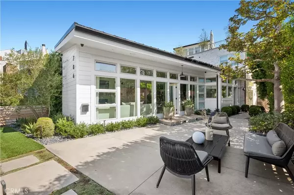 Corona Del Mar, CA 92625,706 Poinsettia