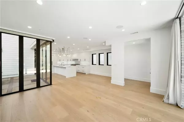 Corona Del Mar, CA 92625,616 Acacia