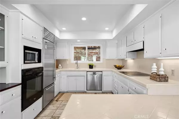 Newport Beach, CA 92662,121 Onyx Avenue