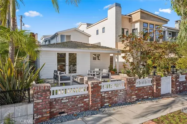 Corona Del Mar, CA 92625,321 Poinsettia Avenue