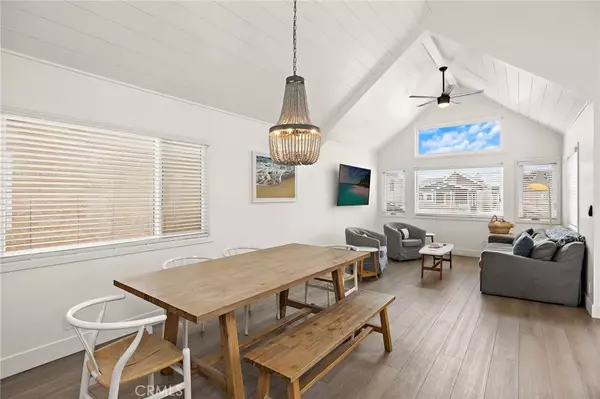 Newport Beach, CA 92663,207 40th