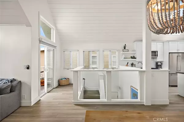 Newport Beach, CA 92663,207 40th Street #2