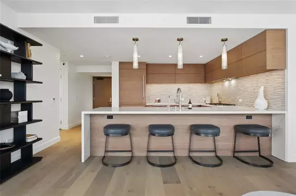 San Diego, CA 92101,888 W E Street #505