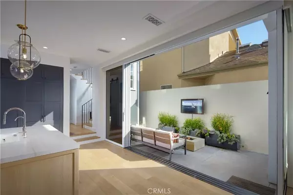 Corona Del Mar, CA 92625,418 Larkspur