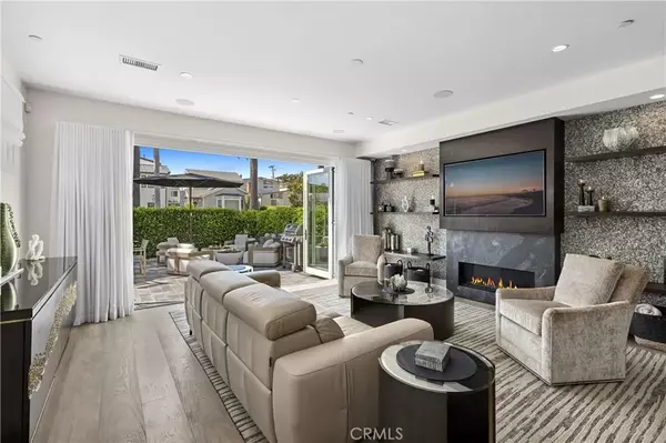 Corona Del Mar, CA 92625,712 Marguerite