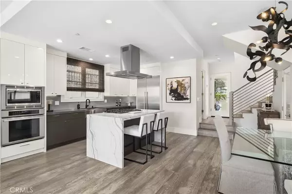 Corona Del Mar, CA 92625,712 Marguerite