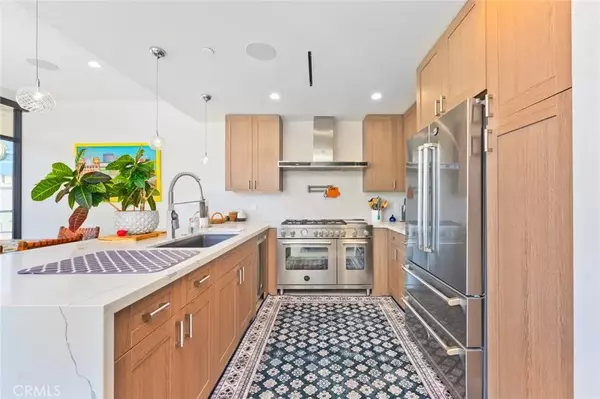 Newport Beach, CA 92661,504 E Balboa Blvd