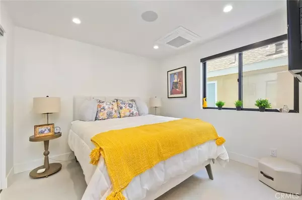 Newport Beach, CA 92661,504 E Balboa Blvd