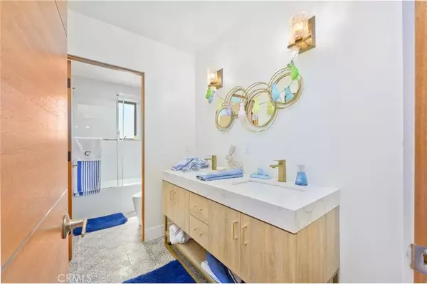 Newport Beach, CA 92661,504 E Balboa Blvd