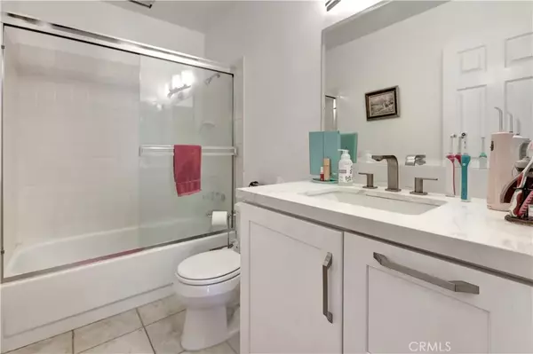 Newport Beach, CA 92660,432 Onda Pathway