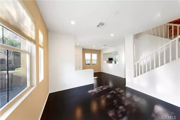 Irvine, CA 92618,90 Hedge Bloom