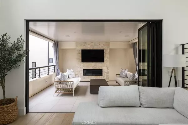 Corona Del Mar, CA 92625,422 Larkspur Avenue