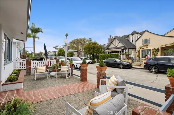 Newport Beach, CA 92662,212 Opal