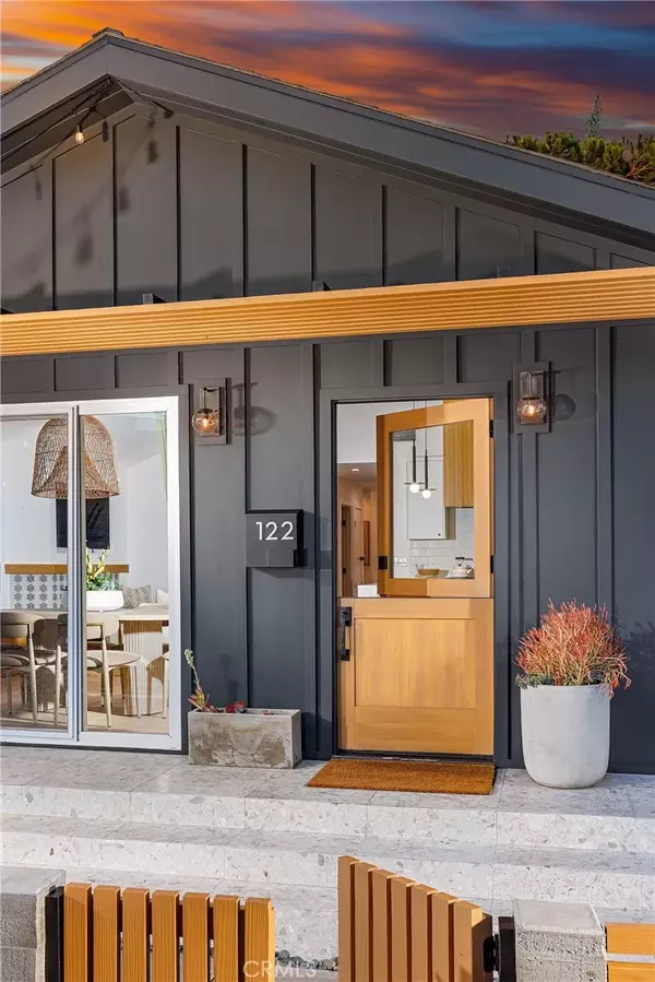 Newport Beach, CA 92661,122 E Bay Avenue