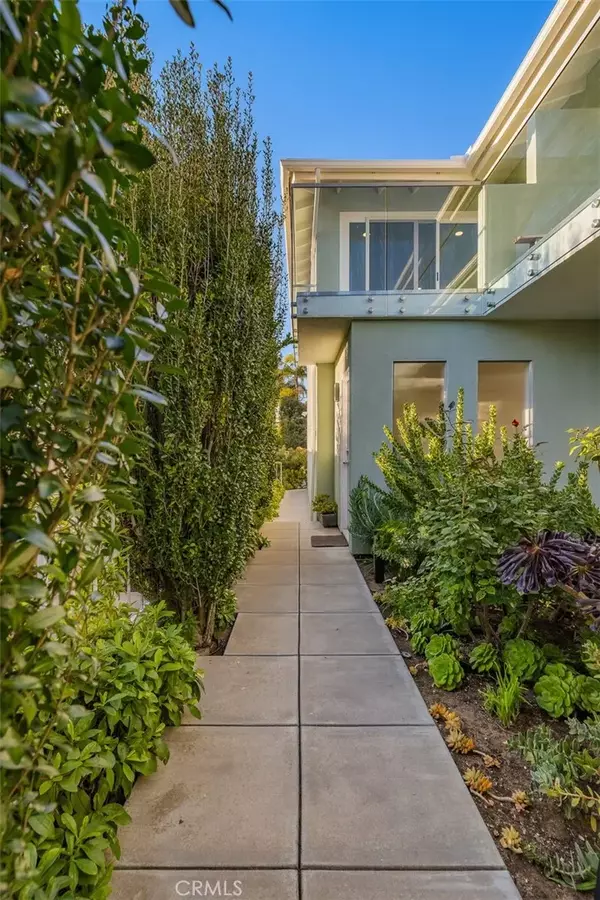 Laguna Beach, CA 92651,372 Locust