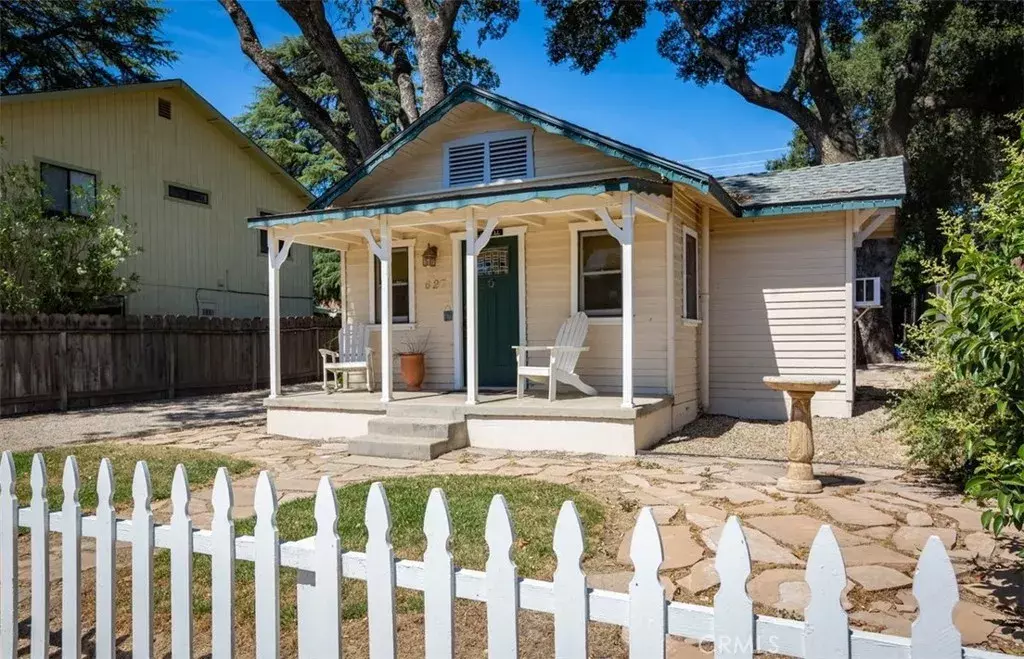 Paso Robles, CA 93446,627 Oak Street