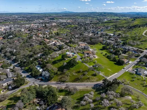 Paso Robles, CA 93446,1026 Merry Hill Road