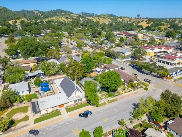 Paso Robles, CA 93446,1529 Oak Street