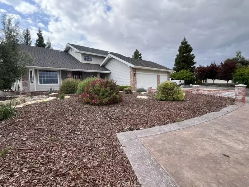 833 Rolling Hills Road, Paso Robles, CA 93446