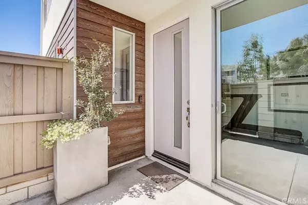 Costa Mesa, CA 92627,1960 Novus