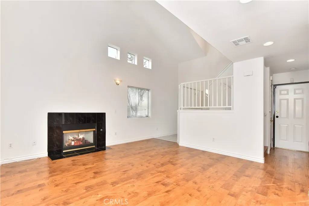 La Habra, CA 90631,924 N Walnut Street #9