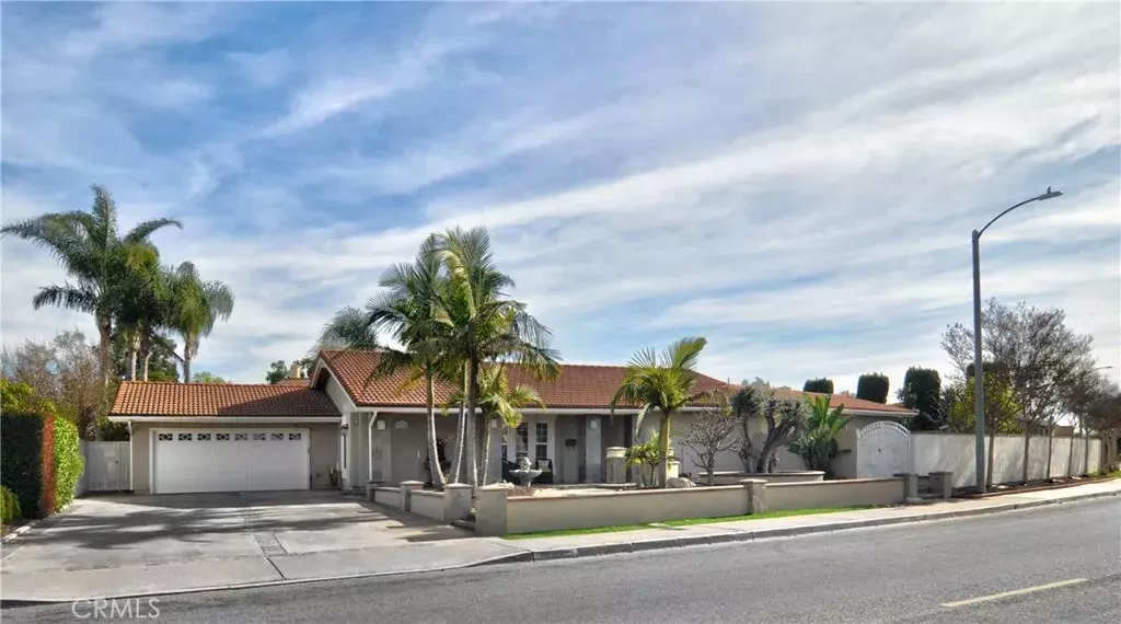 17324 Los Jardines West, Fountain Valley, CA 92708