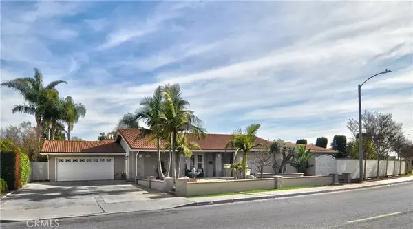 17324 Los Jardines West, Fountain Valley, CA 92708
