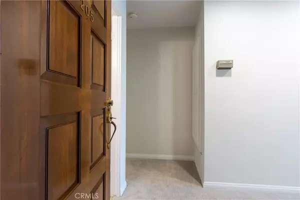 Long Beach, CA 90803,3833 E 2nd Street #205