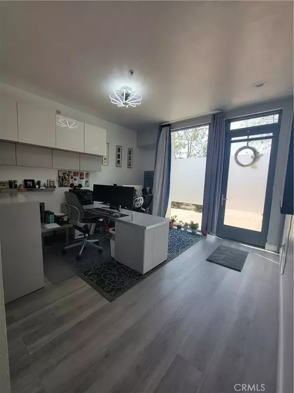 Santa Ana, CA 92705,177 E City Place Drive