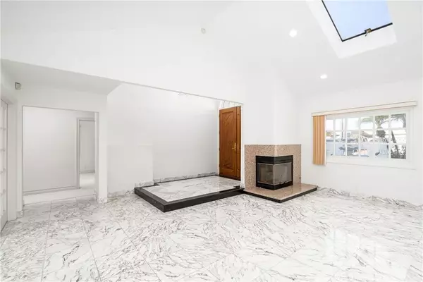 Newport Beach, CA 92660,1945 Santiago Drive