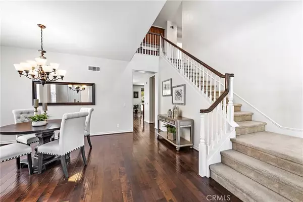 Irvine, CA 92606,28 Daphne