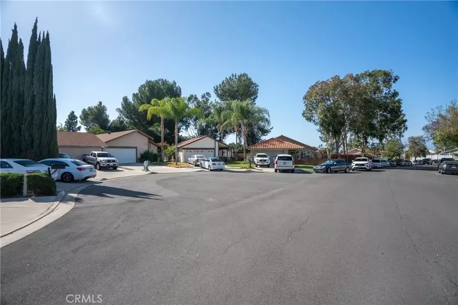 1576 Chalgrove Drive, Corona, CA 92882